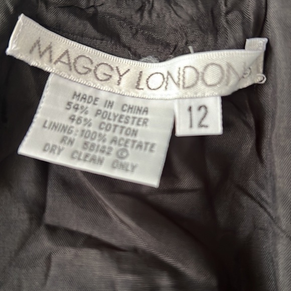 MAGGY LONDON Solid Black Textured Weave Fabric Pencil Skirt, Size 12, EUC. - Picture 7 of 8